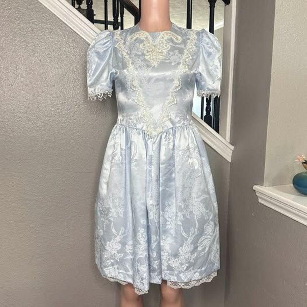 Vintage Gunne Sax Light Blue Floral Dress with Lace and Pearl Details